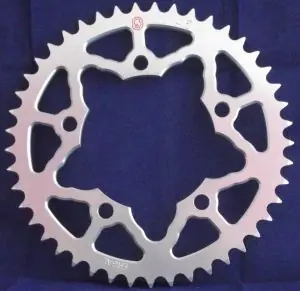 Ultime Pezzi Corona 46 Denti Sitta Ergal 7075 catena 525 codice 204Y46-25 per BMW S1000 RR HP4